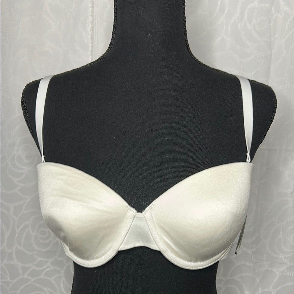 NWT MAIDENFORM white Demi coverage strapless multi wear bra. Size 36 C.